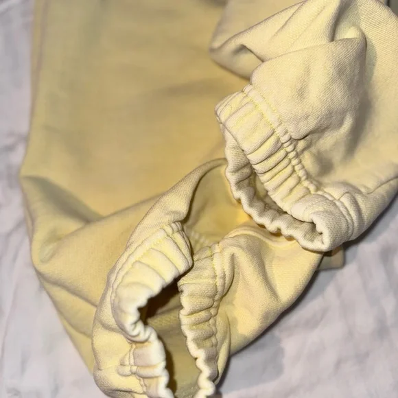 Undefeated Icon Hoodie and Sweatpants Set - light yellow color, size XXL - Picture 11 of 15